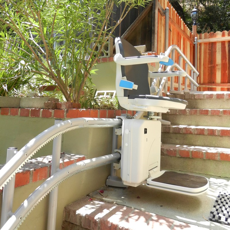 4000 Outdoor Stairlift